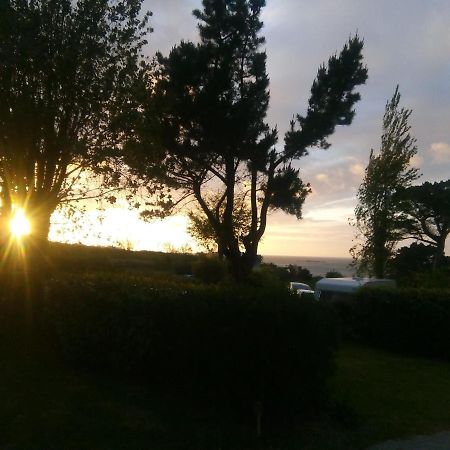 Les Hortensias Grande Tente Familiale Deux Chambres Et Sejour Vue Mer Sur Camping Nature Plestin-les-Grèves エクステリア 写真