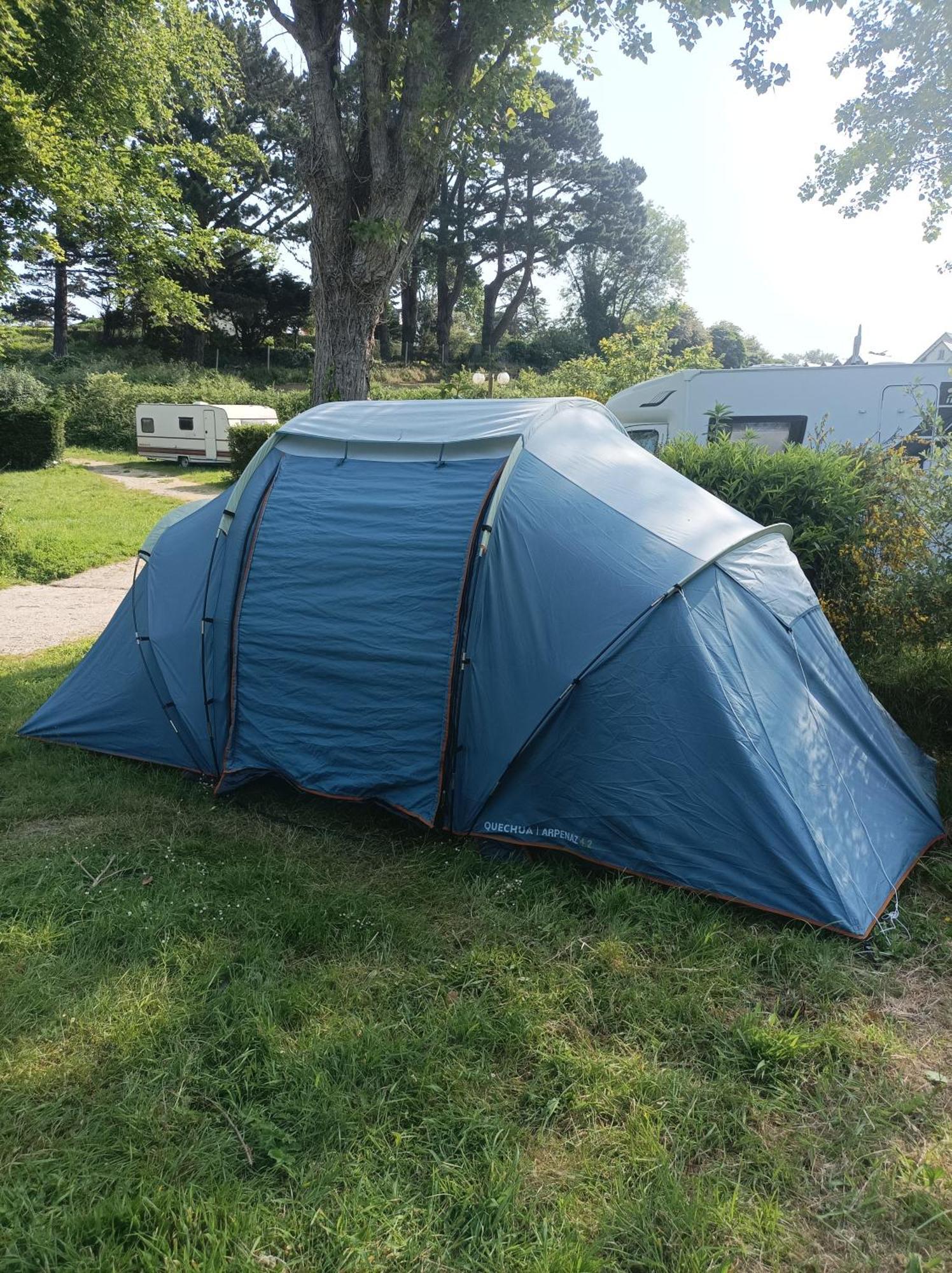 Les Hortensias Grande Tente Familiale Deux Chambres Et Sejour Vue Mer Sur Camping Nature Plestin-les-Grèves 部屋 写真